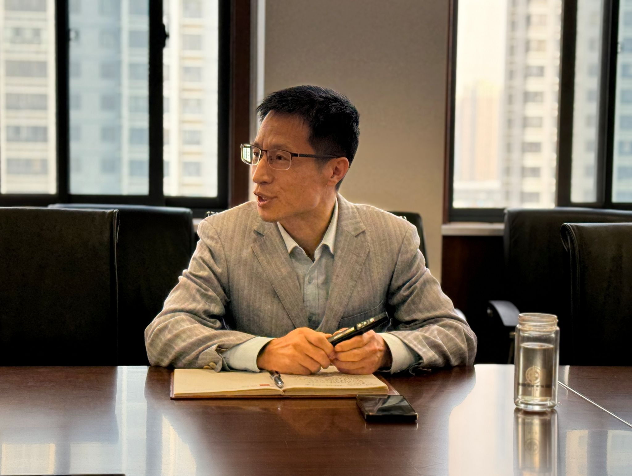 姬洪波为图学与信息党支部讲授主题教育专题党课