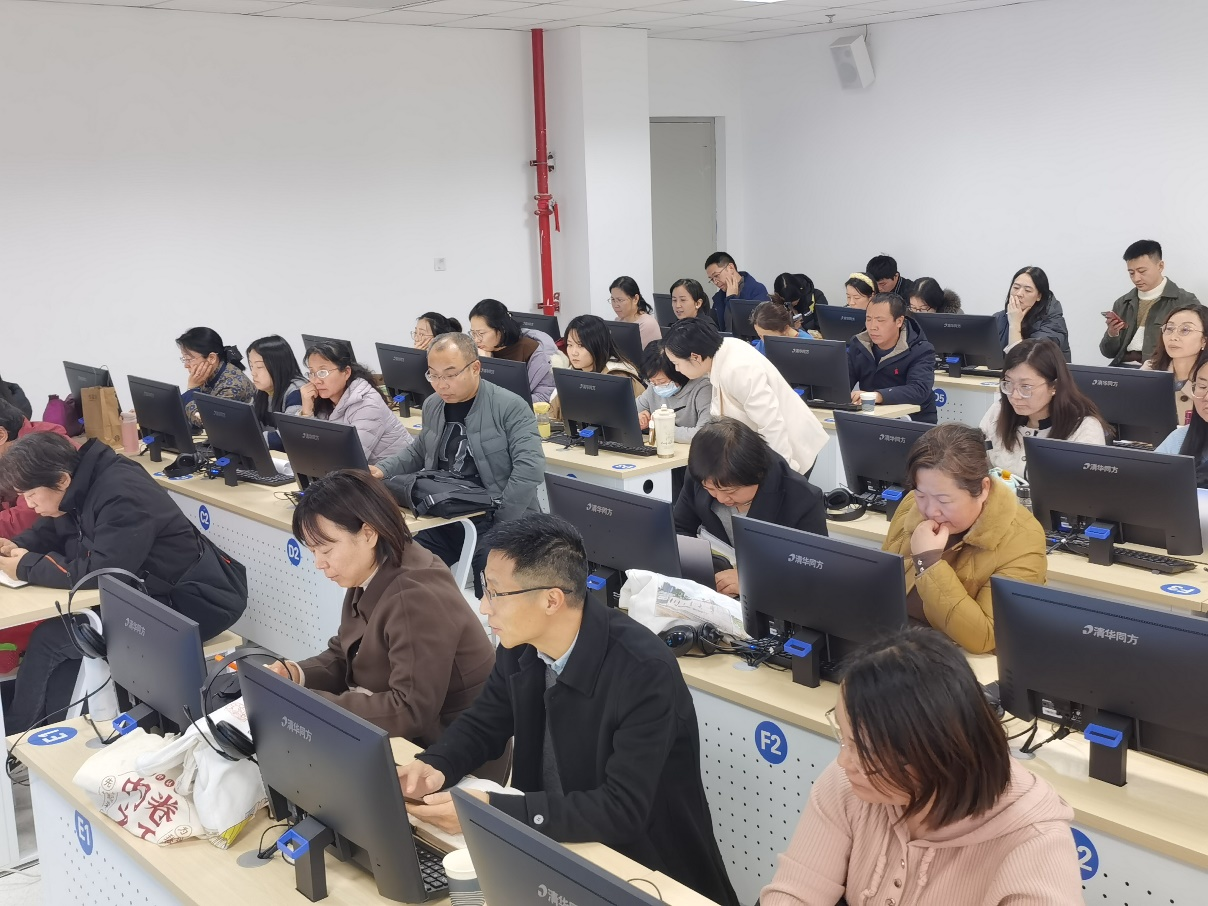 无码流出
举办“AI辅助高校教师教学研究”专题培训