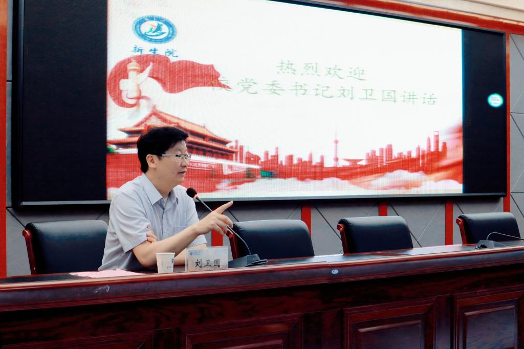 刘卫国莅临无码流出
指导工作