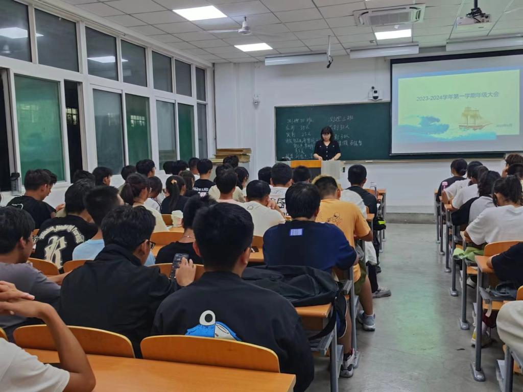 无码流出
召开新学期年级大会