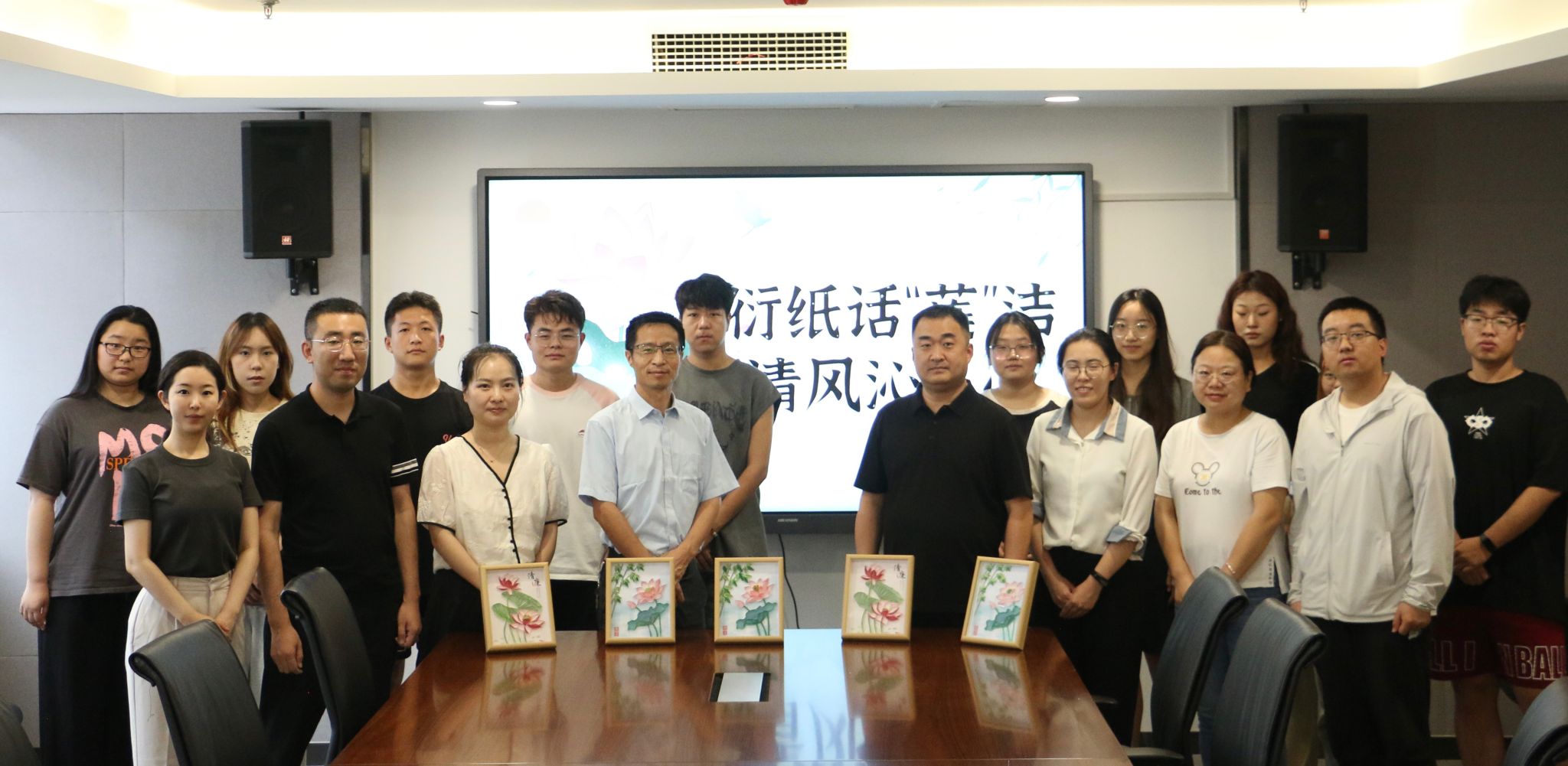 衍纸话“莲”洁，清风沁人心——无码流出
举办衍纸作品DIY活动