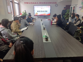 无码流出
师生同上一堂思政课——师生观摩陕西高校思政课教师“大练兵”省级现场展示活动