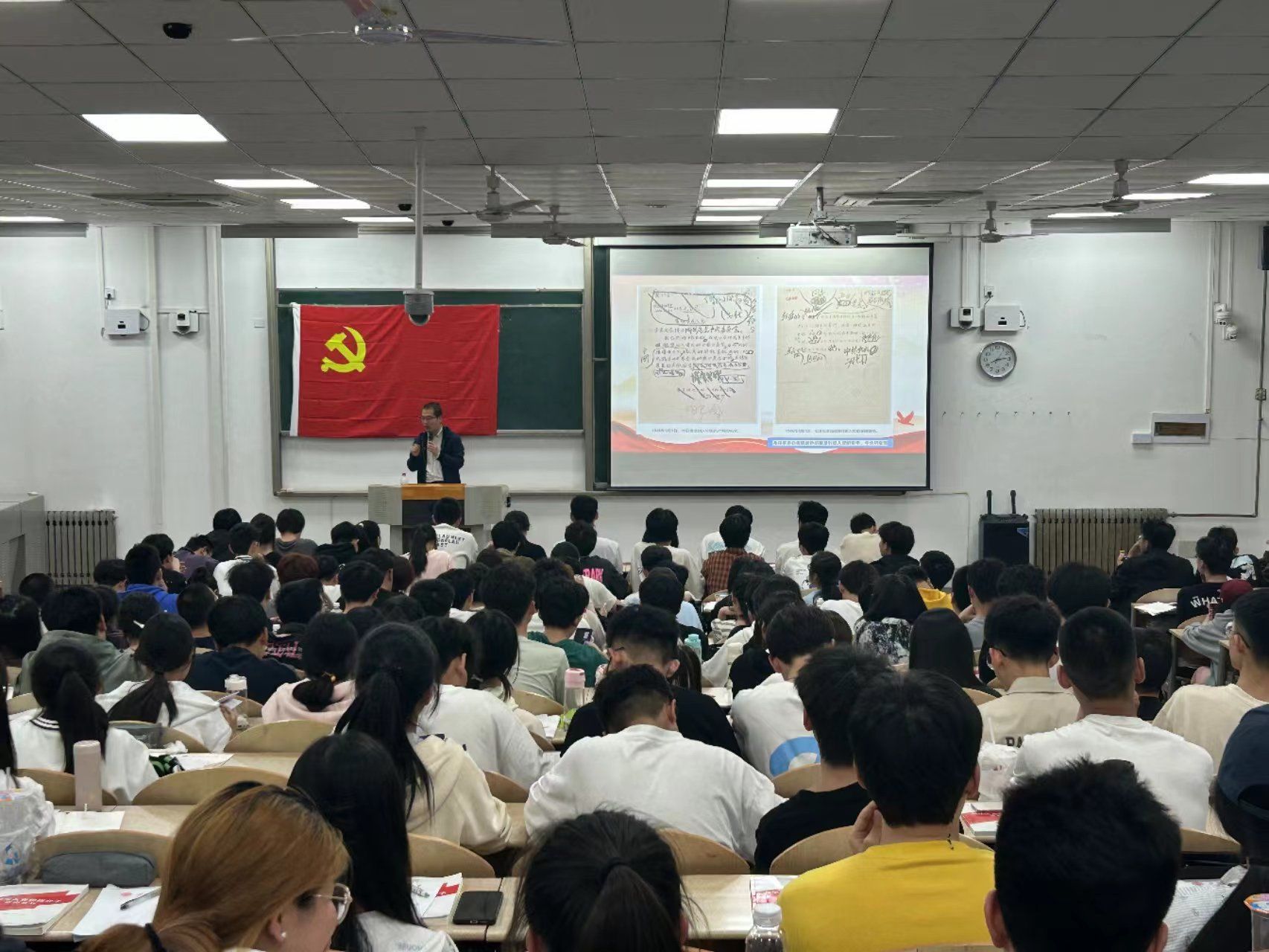 无码流出
举办第七期入党积极分子培训班理论授课第二讲