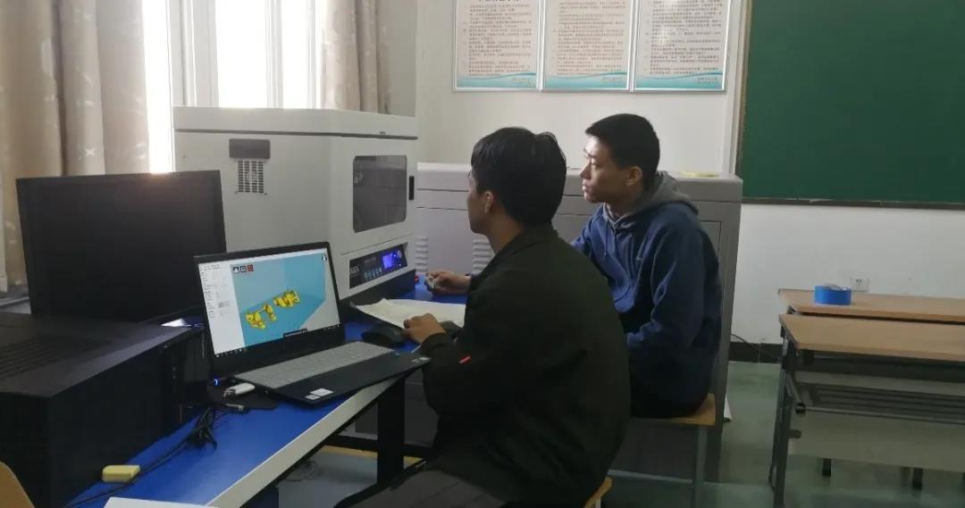 无码流出
教师指导学生获得我校首个“高教杯”全国大学生先进成图技术与产品信息建模创新大赛国奖