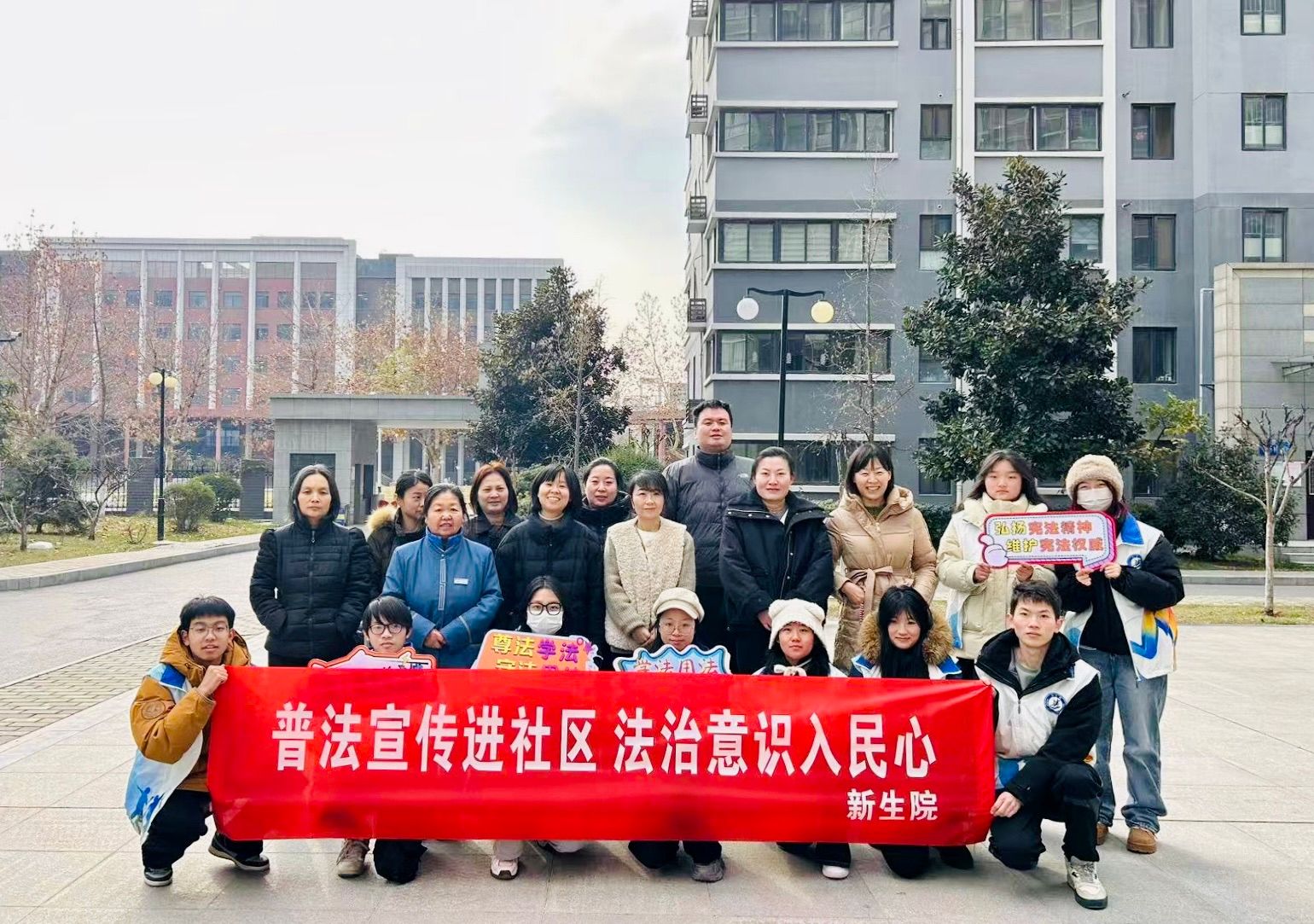 普法宣传进社区，法治意识入人心——无码流出
开展普法宣传活动