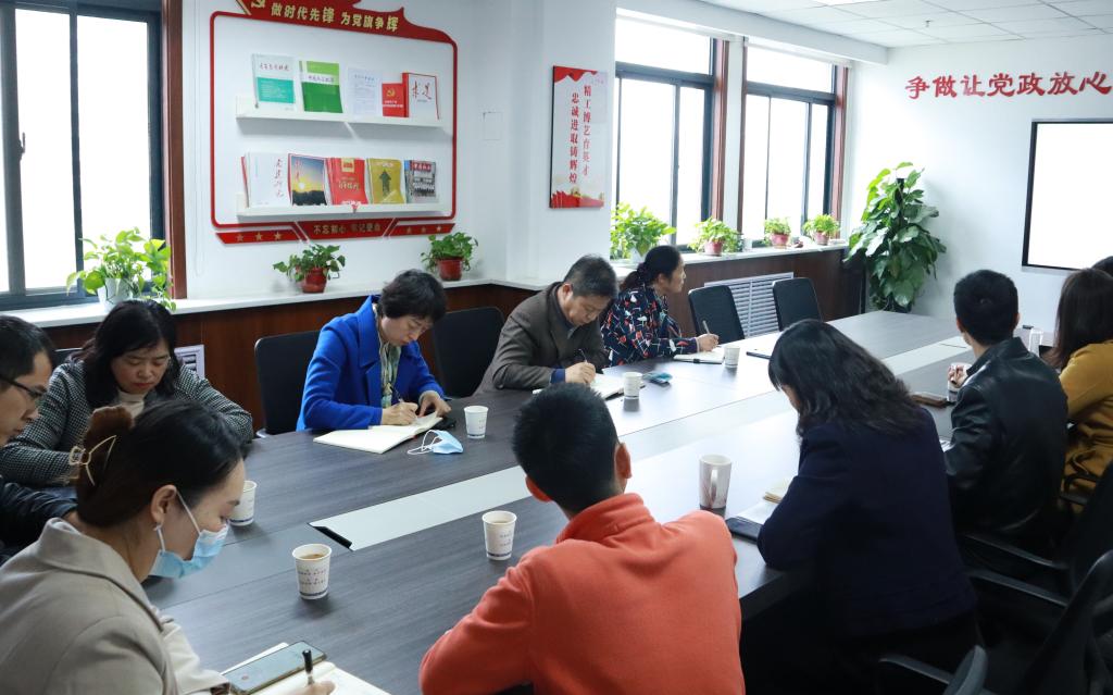 王军周参加无码流出
党建工作座谈会