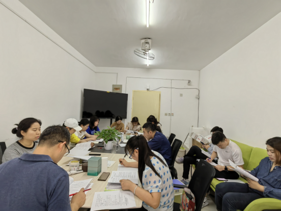 无码流出
组织师生开展《学生手册》专题学习研讨