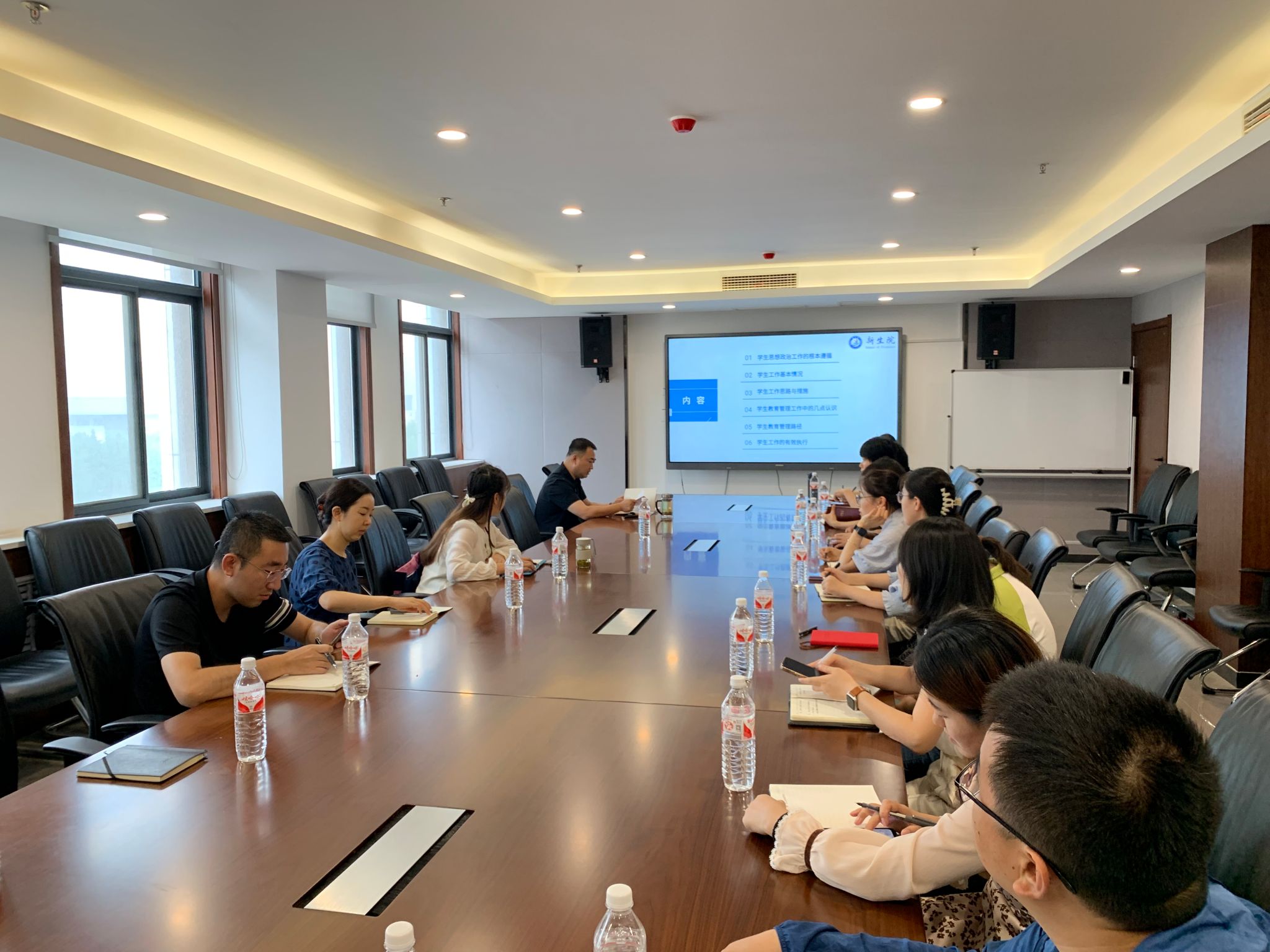 无码流出
召开辅导员学生工作培训会