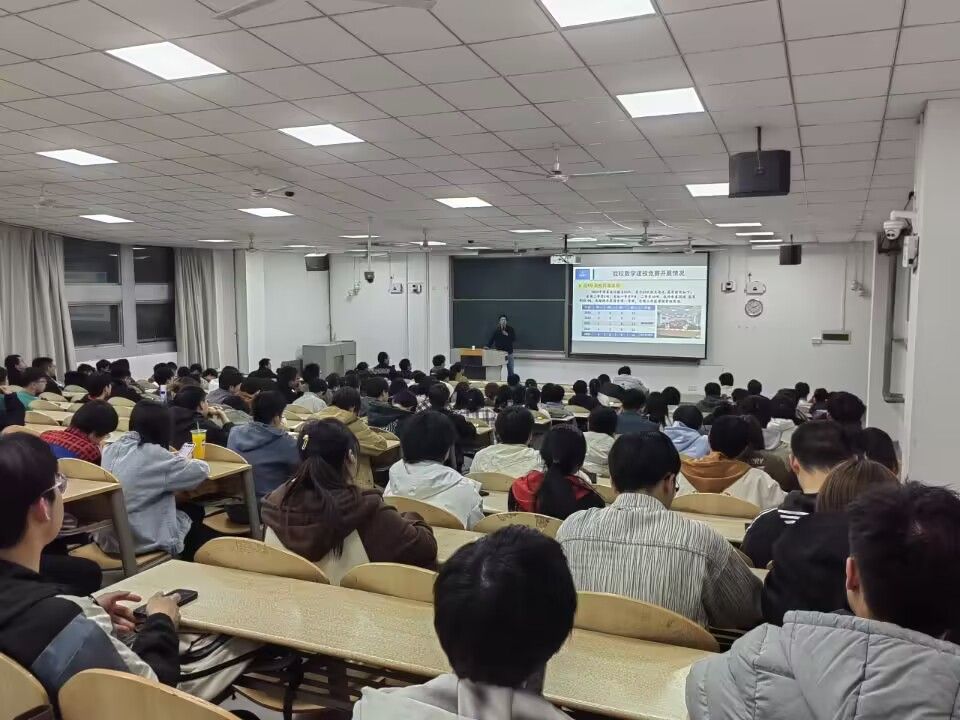 无码流出
举办“数学建模与创新思维”系列讲座