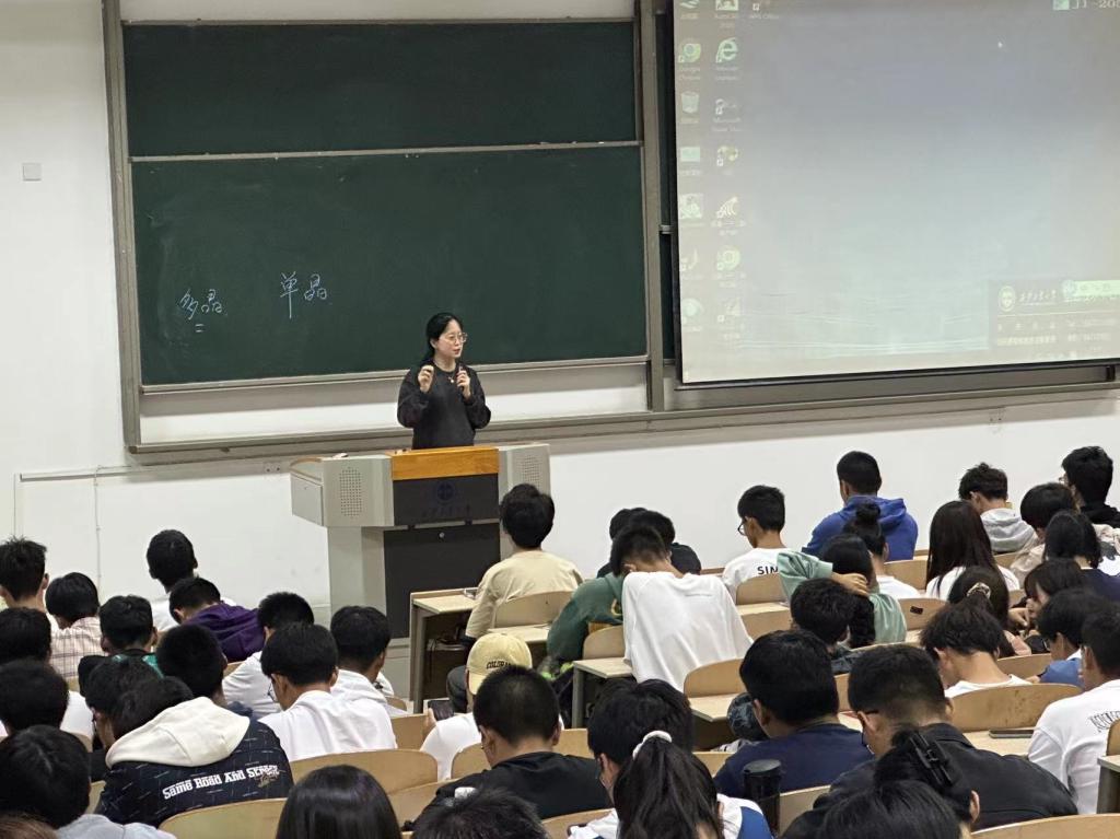 无码流出
材料类专业召开“中秋、国庆假期安全教育”主题年级大会