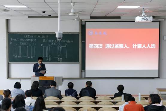 一群人在开会描述已自动生成