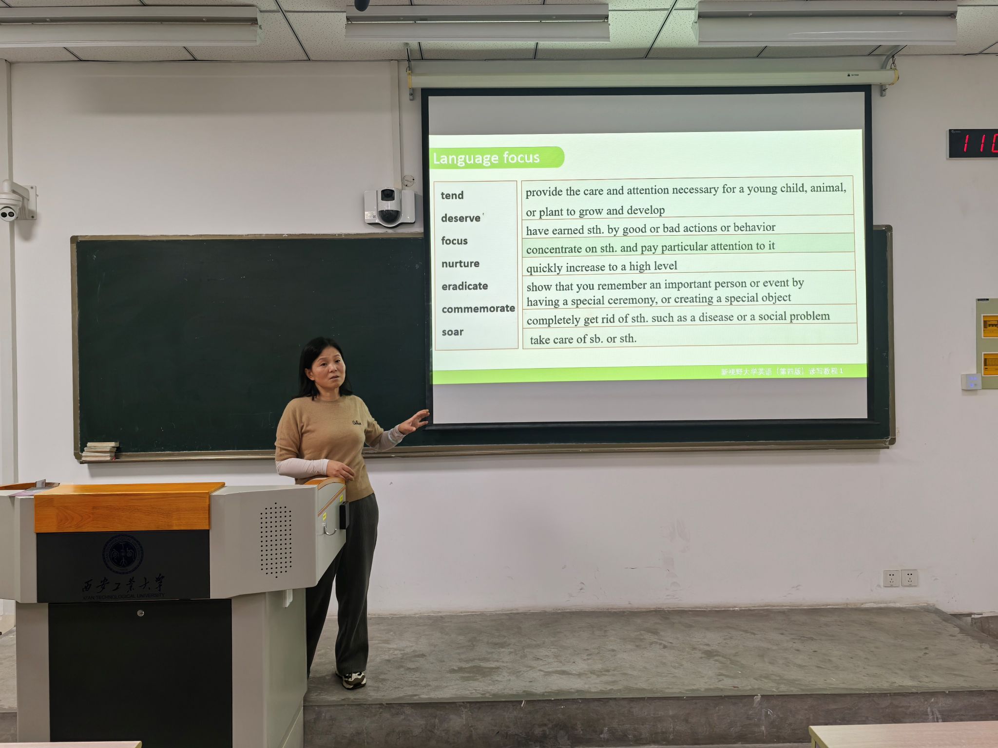 优秀班主任|无码流出
公共外语系教师：朱月芳