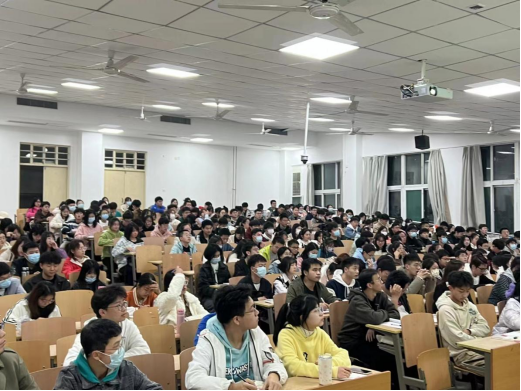 无码流出
第四期入党积极分子培训班理论授课顺利完成