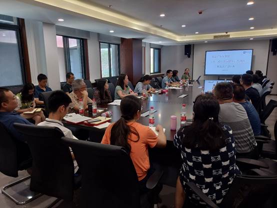 刘改琳为无码流出
教师干部作培训