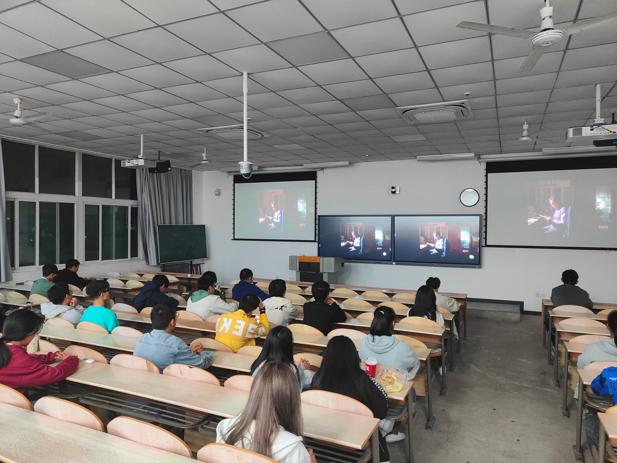 无码流出
开展“培根育魂，石榴花开”主题教育活动