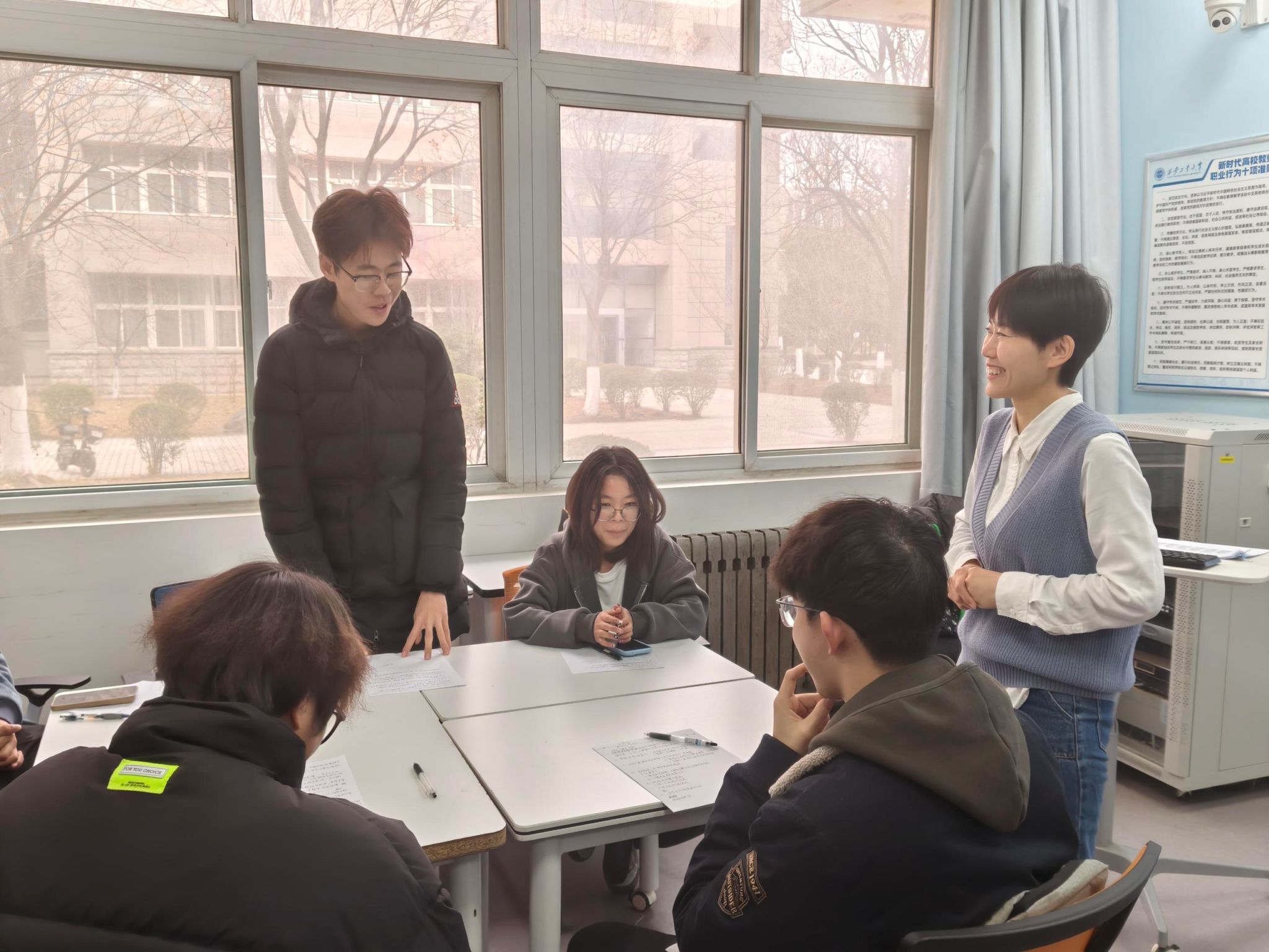 青言青语话雷锋 时代传承绽光芒——无码流出
开展“学雷锋”主题班会