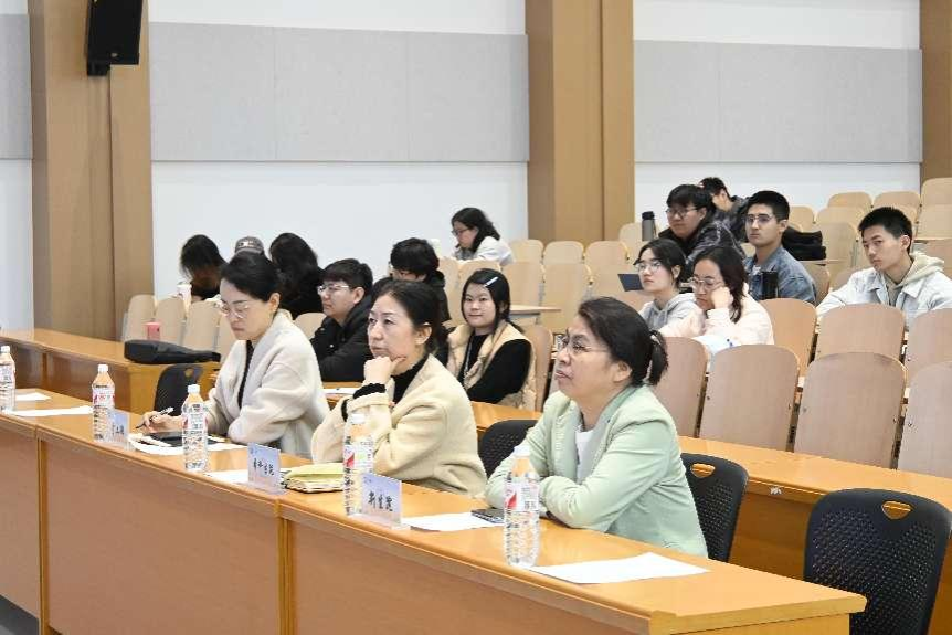 我校举办英语、数学高阶课宣讲会