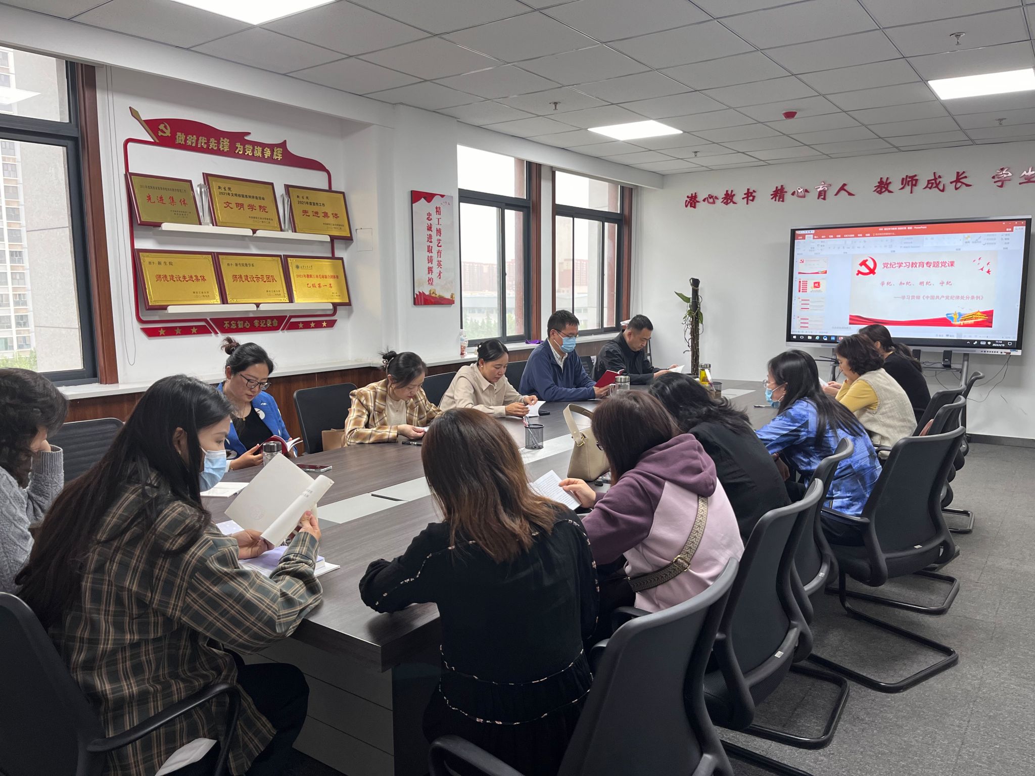 学纪、知纪、明纪、守纪——无码流出
党委副书记、纪委书记为公外一支部讲党课