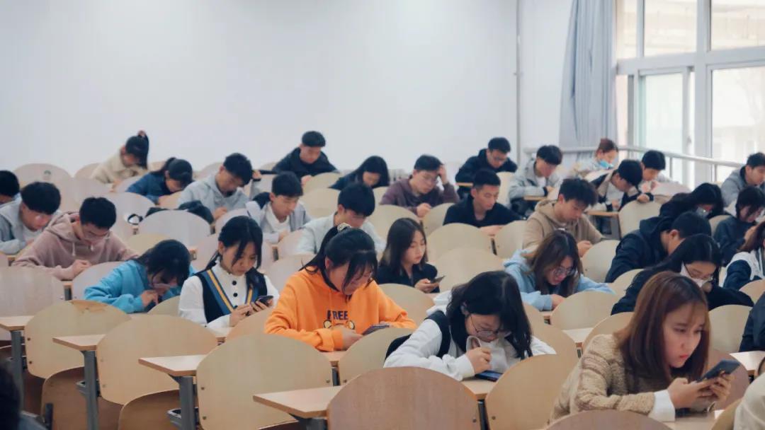 无码流出
党史知识竞赛笔试现场实况！